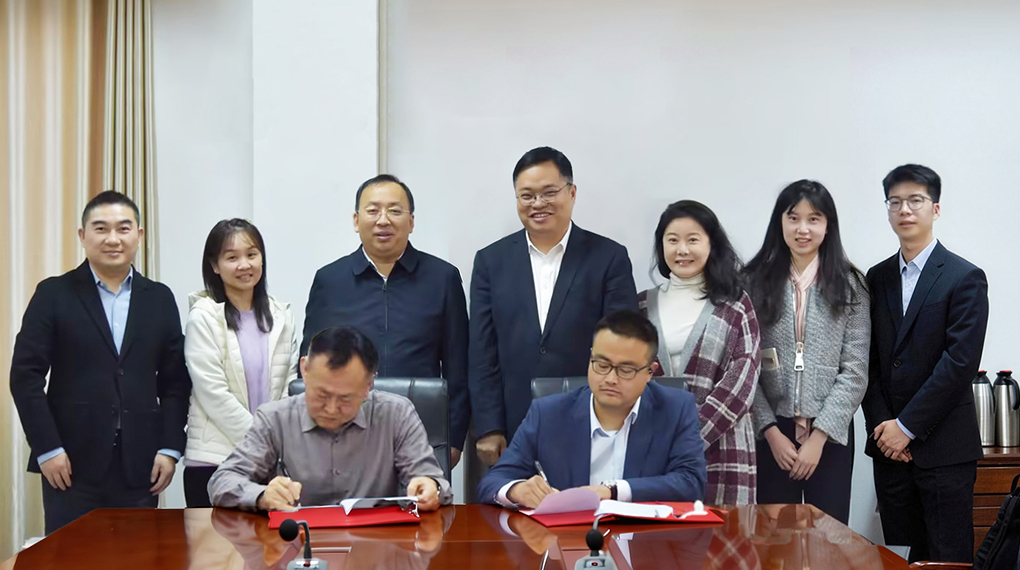 J9集团与湖北长江电影集团签定战术合作和谈 以能源科技赋能影视产业绿色发展
